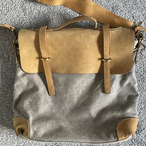 Jesslyn Blake large crossbody bag - Picture 3 of 7